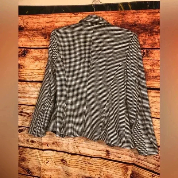 Women’s Crop Blazer - Picture 8 of 16